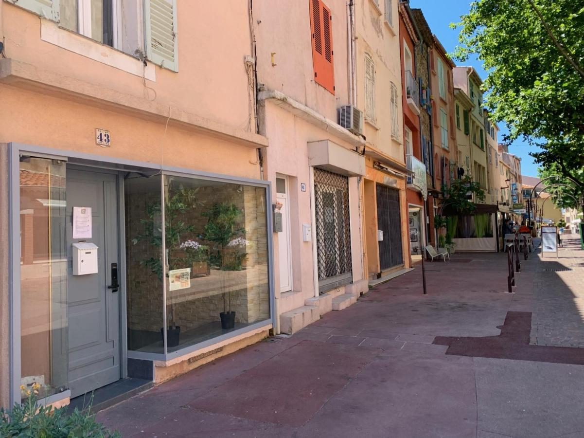 Magnifique Studio Au Coeur Historique De Fréjus Екстериор снимка