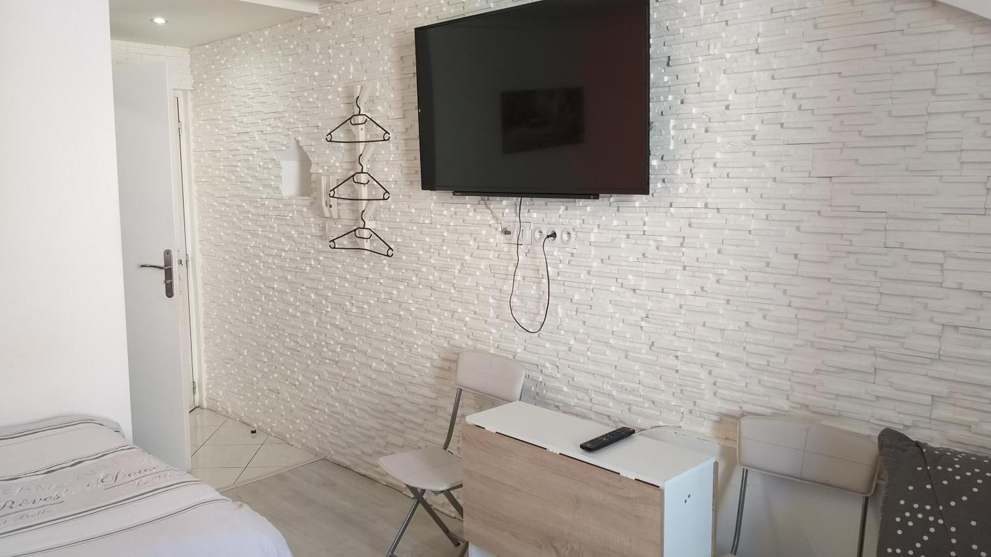 Magnifique Studio Au Coeur Historique De Fréjus Екстериор снимка