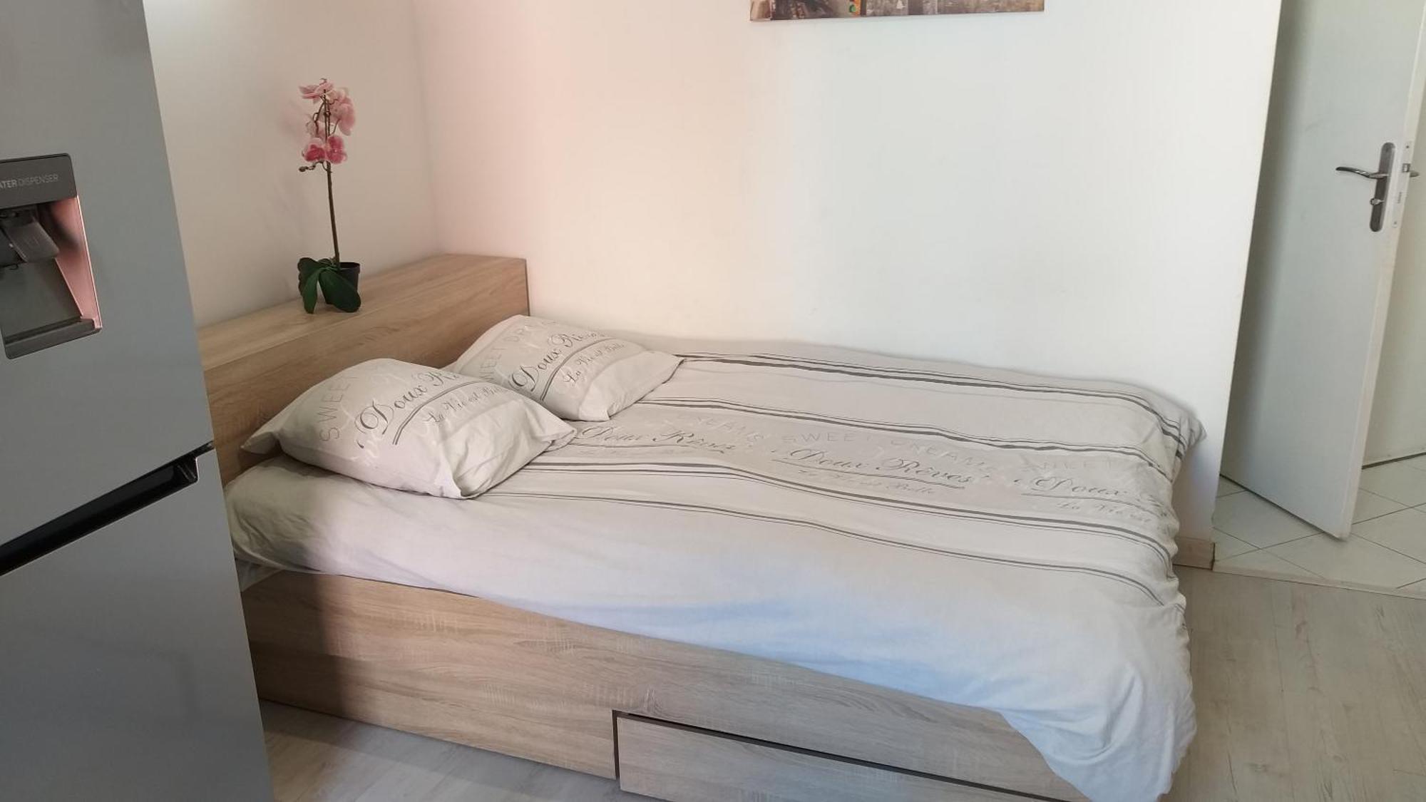Magnifique Studio Au Coeur Historique De Fréjus Екстериор снимка