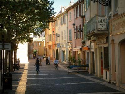 Magnifique Studio Au Coeur Historique De Fréjus Екстериор снимка